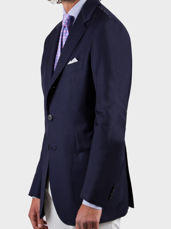 Однобортный синий пиджак