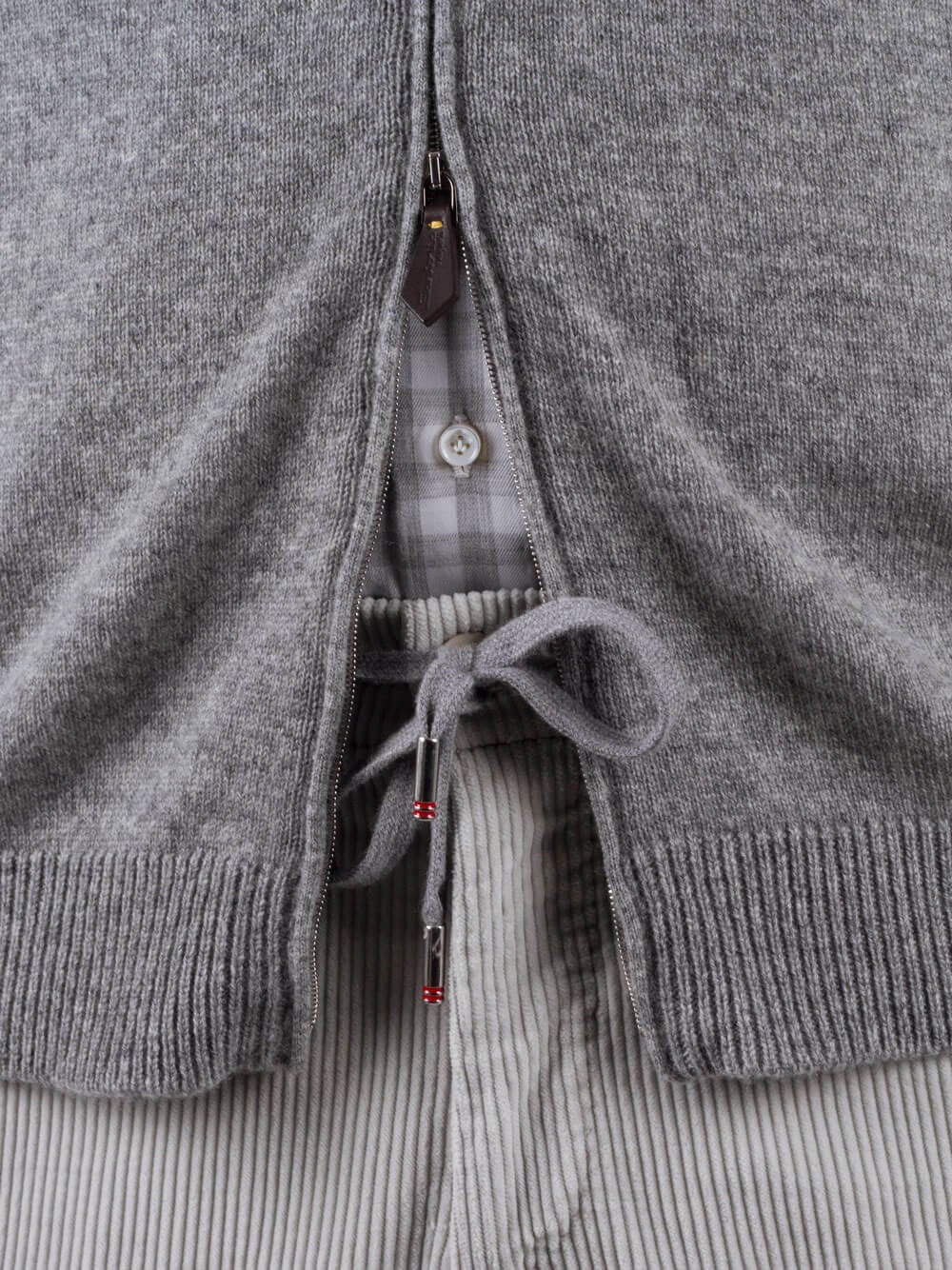 Серые брюки — изображение 3