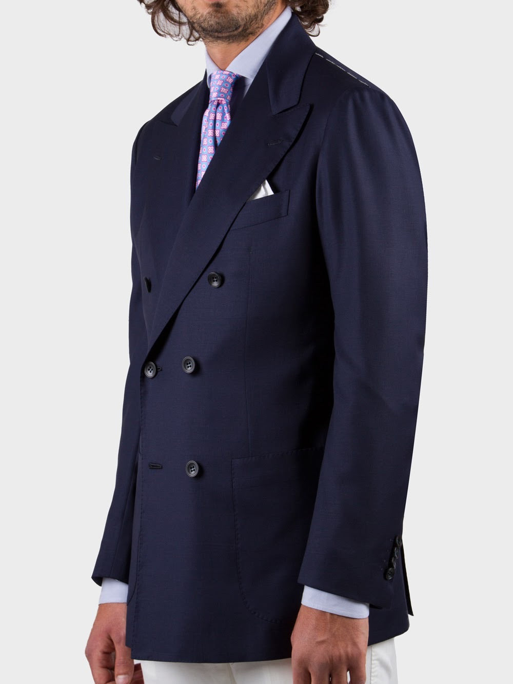 Синий двубортный пиджак